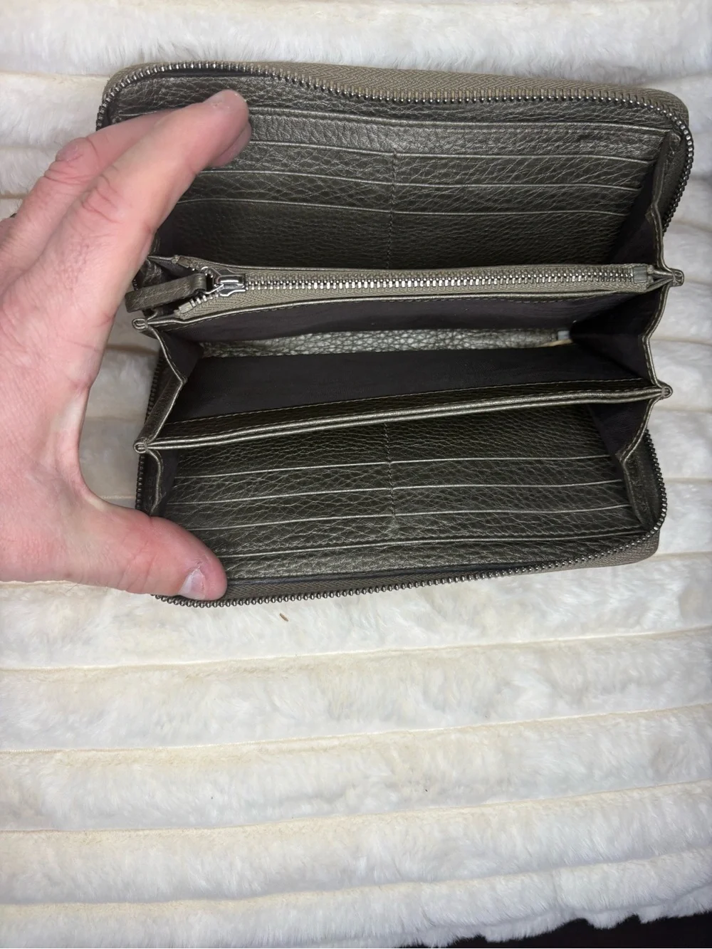 Authentic Gucci Soho Metallic Gunmetal Zip Around Wallet GG Tassel Full Set - Picture 8 of 15
